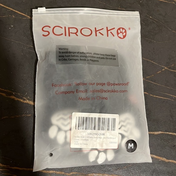 SCIROKKO 2 Pairs Anti-Slip Dog Socks with Golden Paw Pattern - Medium - Picture 7 of 8